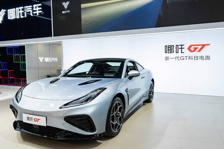 广州175哪吒汽车在智能汽车领域的表现，领途汽车在新能源汽车市场中的影响力